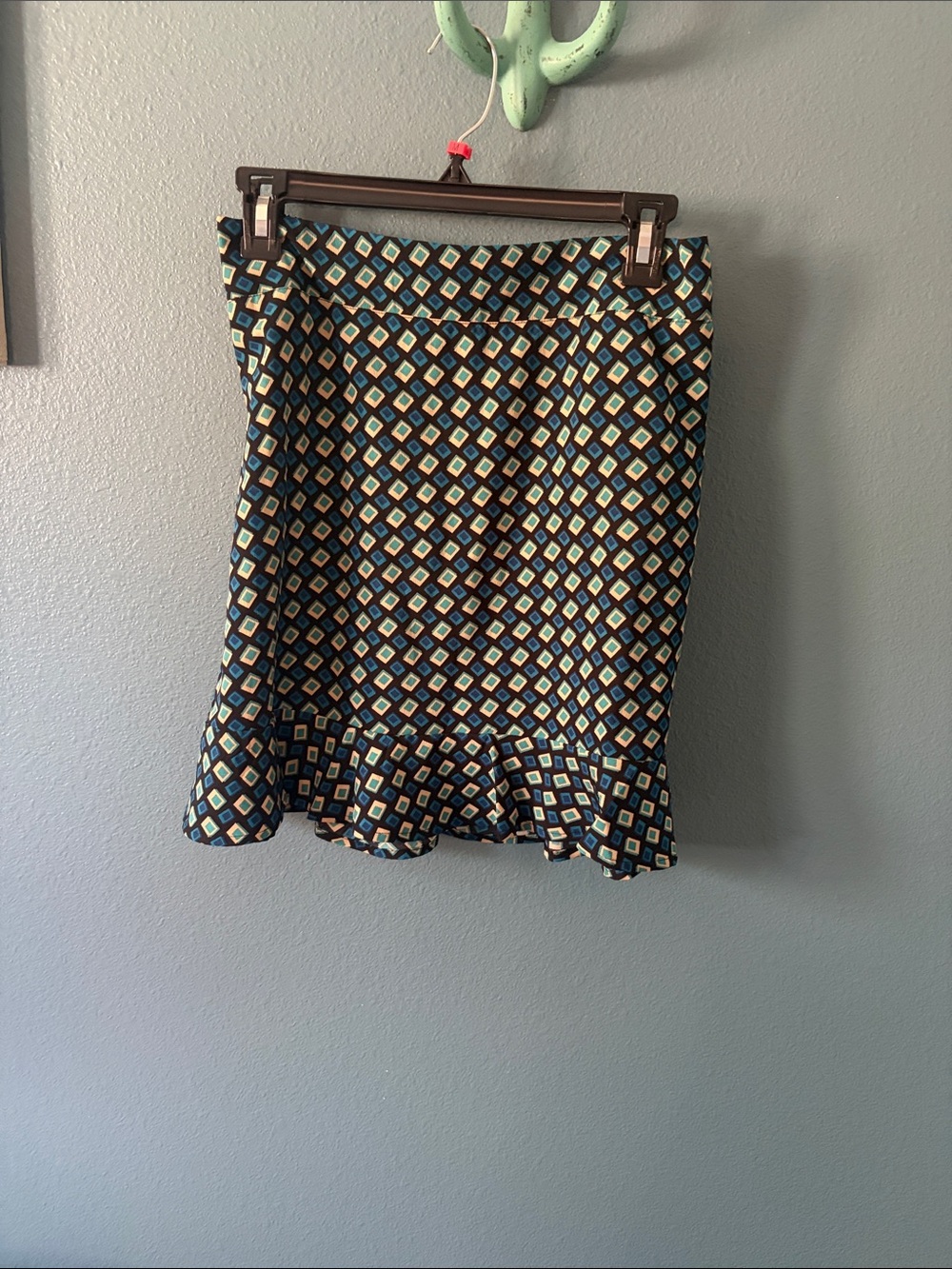 Geo Print Ruffle-Hem Midi Skirt - Black & Blue